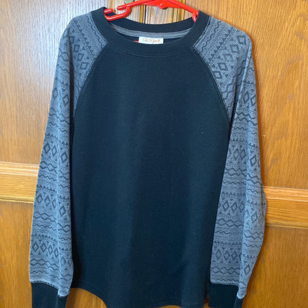 Boys M 8/10 black with grey long sleeves. Cat & Jack